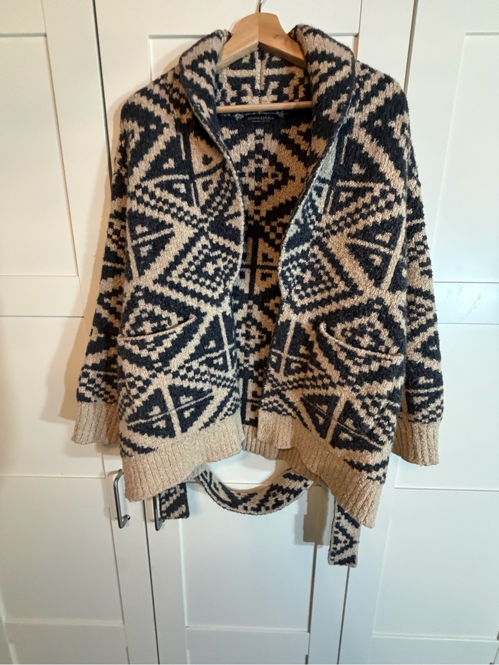 Banana Republic Black and Beige Geometric Knit Shawl Cardigan W
